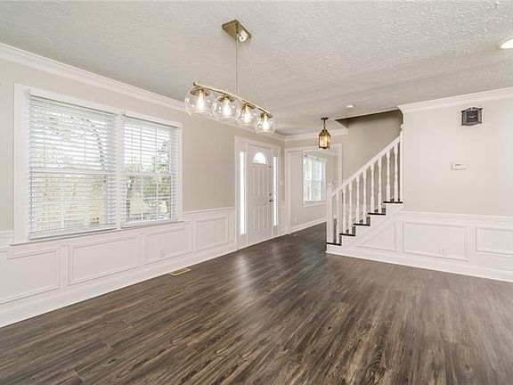 4th image of 1015 Smoketree Dr