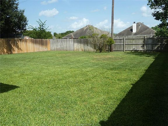 3rd image of 216 Landsburg Ct