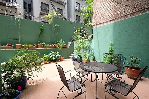 Sold by Sotheby's International Realty | media 10