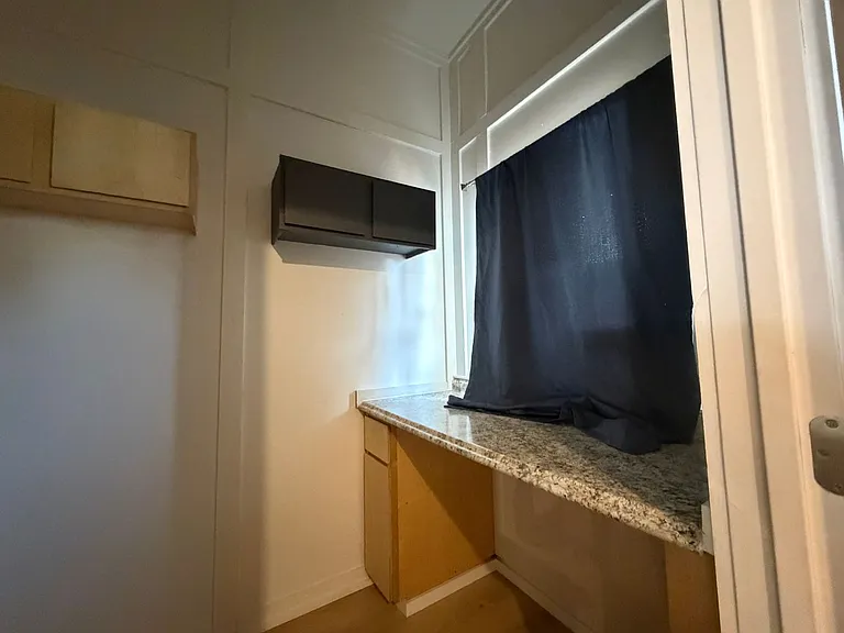 581-585 595 Highland Ave NE — Photo 9