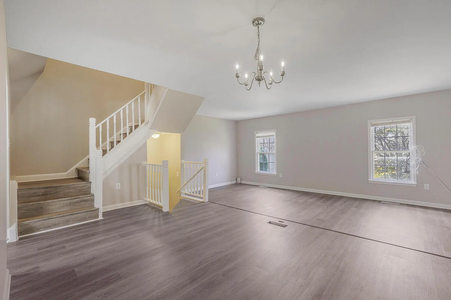 7314 Eggar Woods Ln, Springfield VA 221 — Photo 2