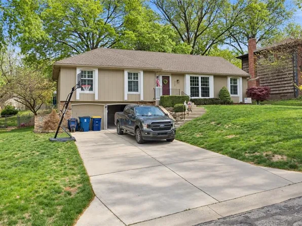 10709 W 101st St, Overland Park, KS 66214