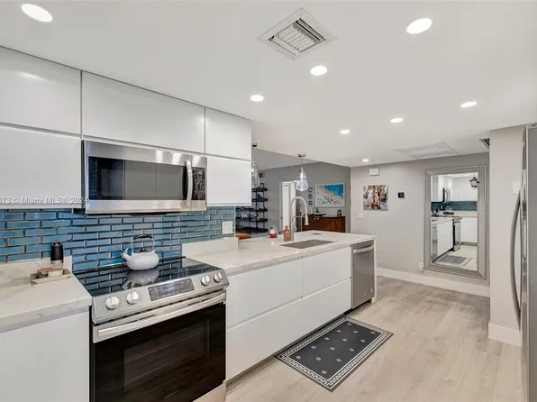 4240 Oaks Ter APT 102, Pompano Beach, FL 33069