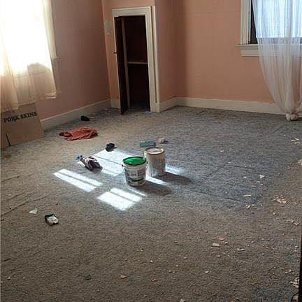 5th image of 121 Elmwood Ave E