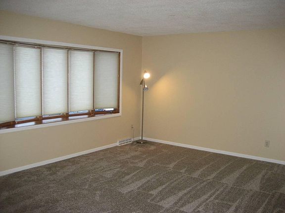 3rd image of 334 Belle Aire Dr