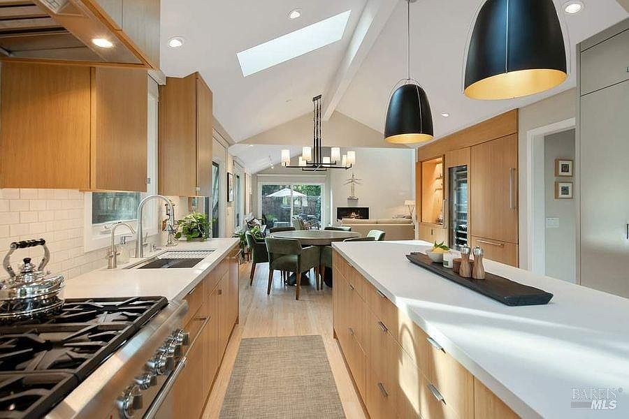 1st image of 595 Gregory Circle