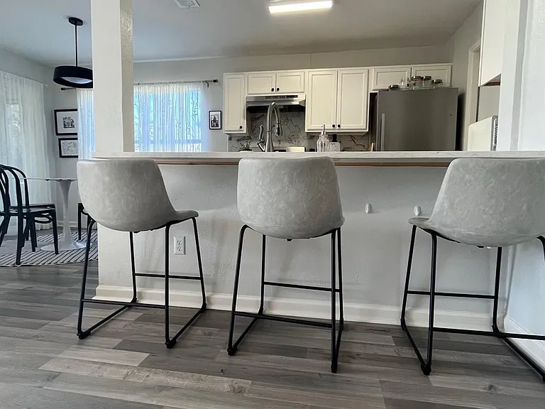 2511 E Stassney Ln — Photo 6