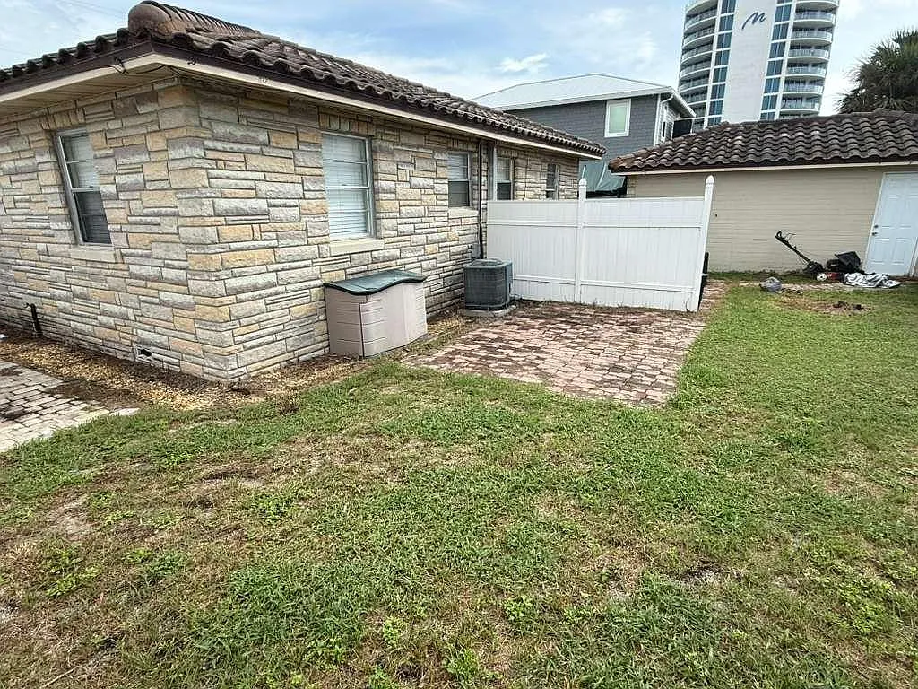 140 Frazar Rd — Photo 2