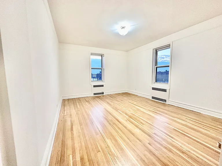 10 Shore Blvd #4L — Photo 8