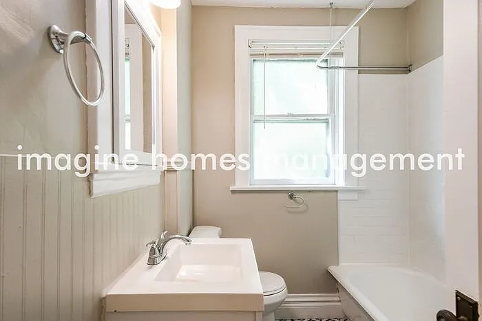 4547 Flora Ave #2W — Photo 12