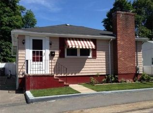 15 Barrows St, Dedham, MA 02026