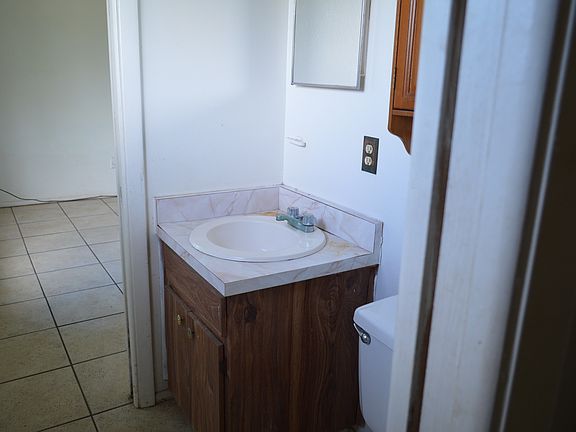 3rd image of 1425 24th St SW