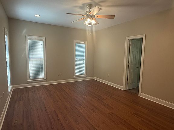 5th image of 377 Cedar St