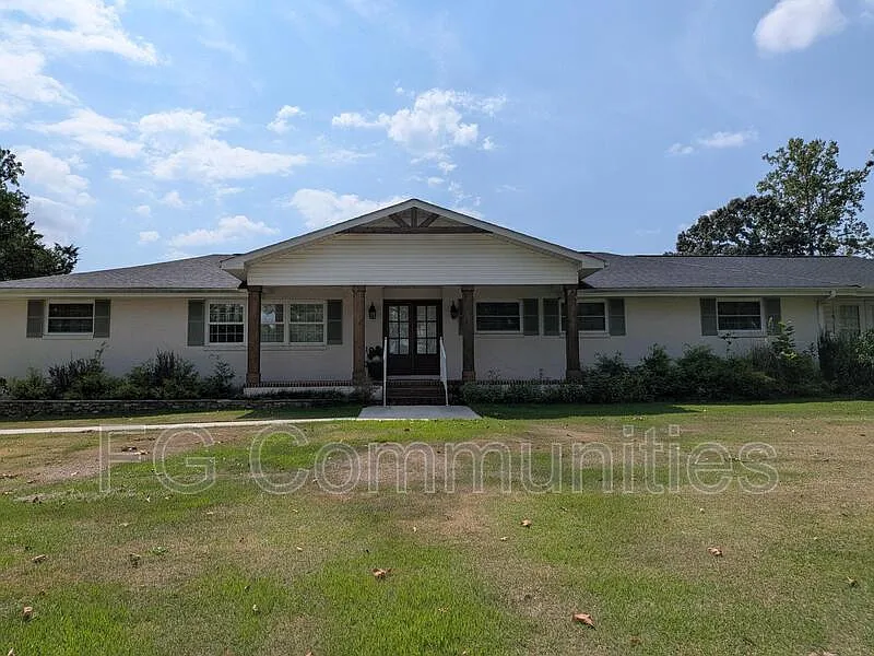 3 bed, 2.0 bath, 1985 sqft, $2,695 — Photo 1