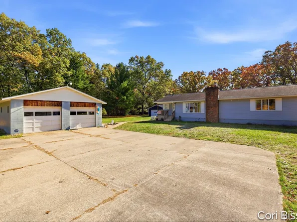 5885 E Summit Ave, Fruitport, MI 49415