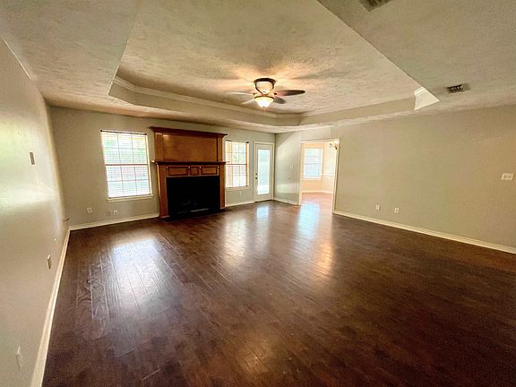 3rd image of 1818 Woodway Dr
