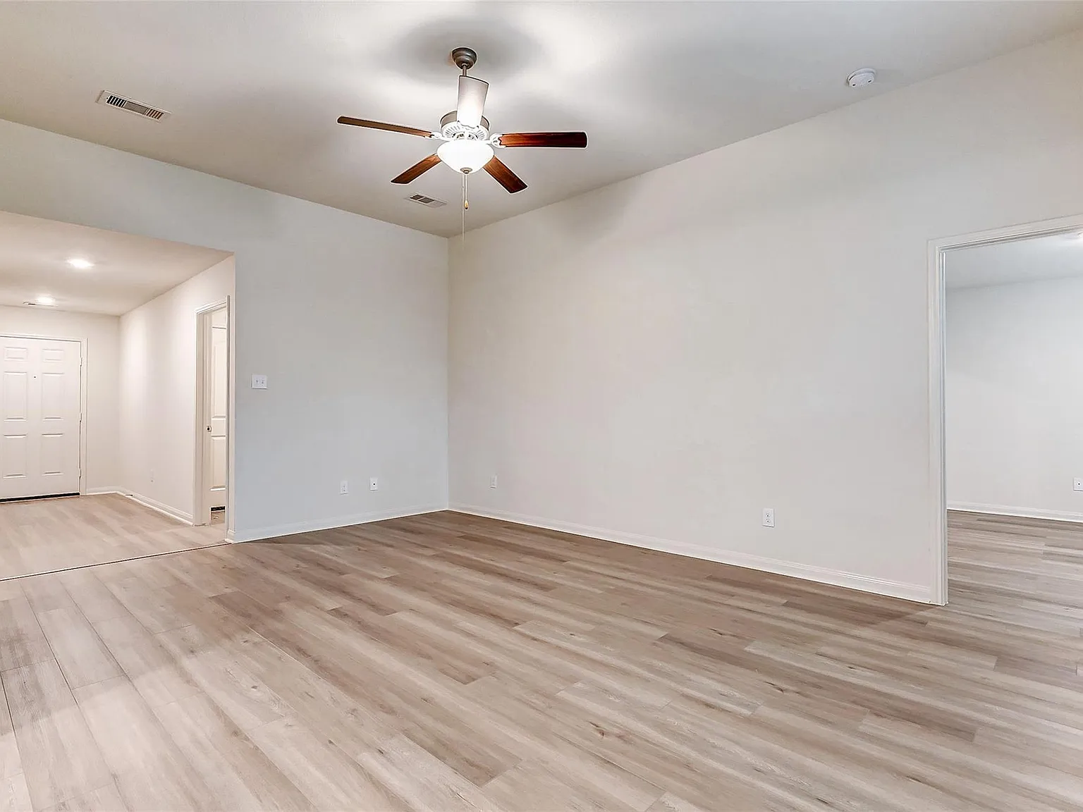 3 bed, 2.0 bath, 1366 sqft, $1,850 — Photo 3