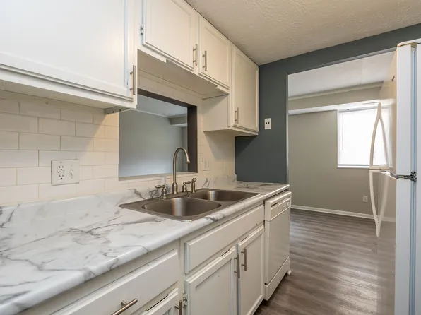 All 2 Bedroom Apartments 2 Story Building with 4 units each floor