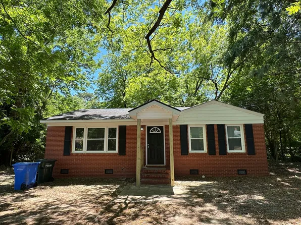 4909 Walnut Dr, Fayetteville, NC 28304