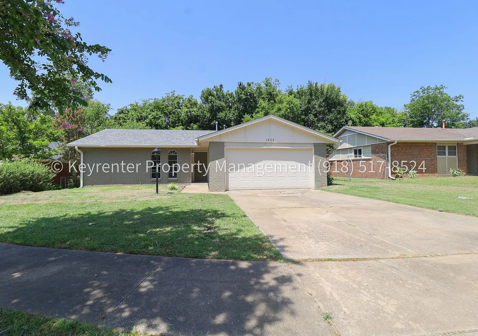 Beautifully Redone 3 Bedroom BA House! Available for Immediate Move in! — Photo 2