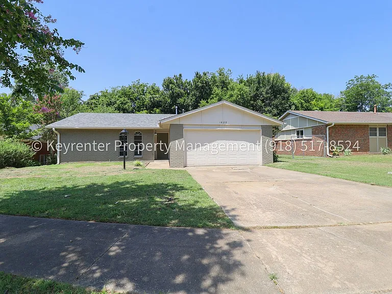 1820 S 5th Pl — Photo 2