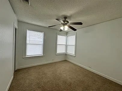 415 N Doak St — Photo 5