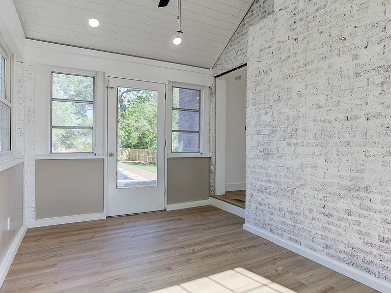 6019 Amherst Ave — Photo 24