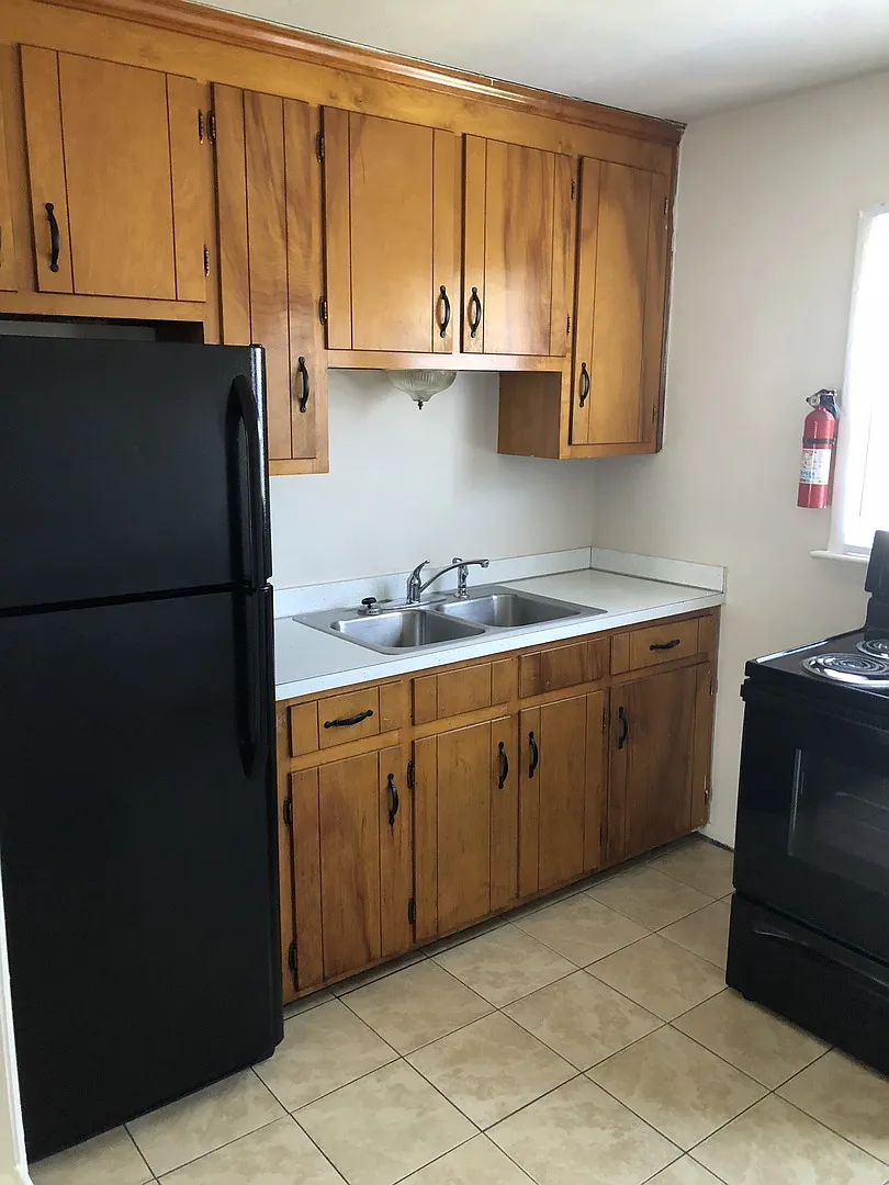 Two Bedroom Apartment for Rent — Photo 4