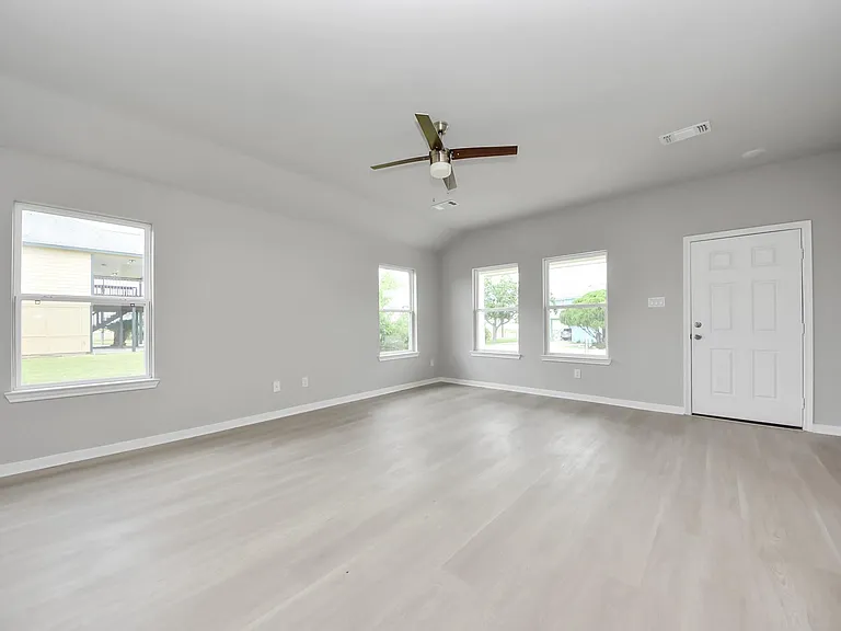 1105 W Bayshore Dr — Photo 8