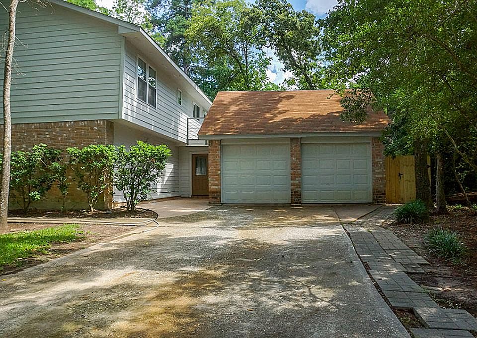 Enjoy this beautiful private home, near shops and restaurants!