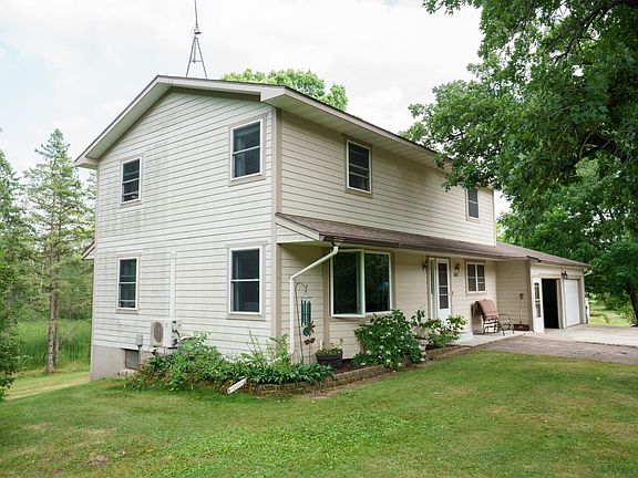 3rd image of 643 Crescent Rd