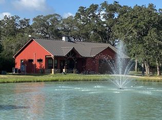 3024 W Grand Oaks Dr, Alleyton, TX 78935