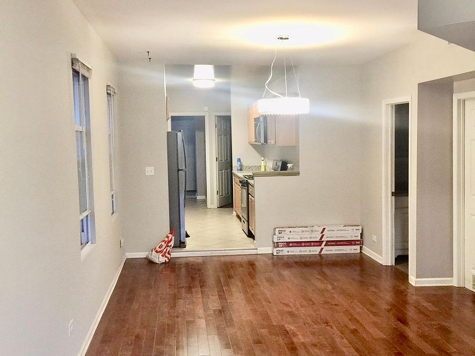1st image of 1241 W Erie St #1E