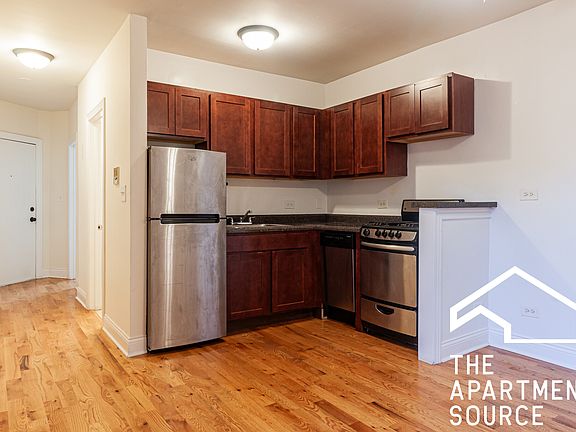 2nd image of 816 W Cornelia Ave #3