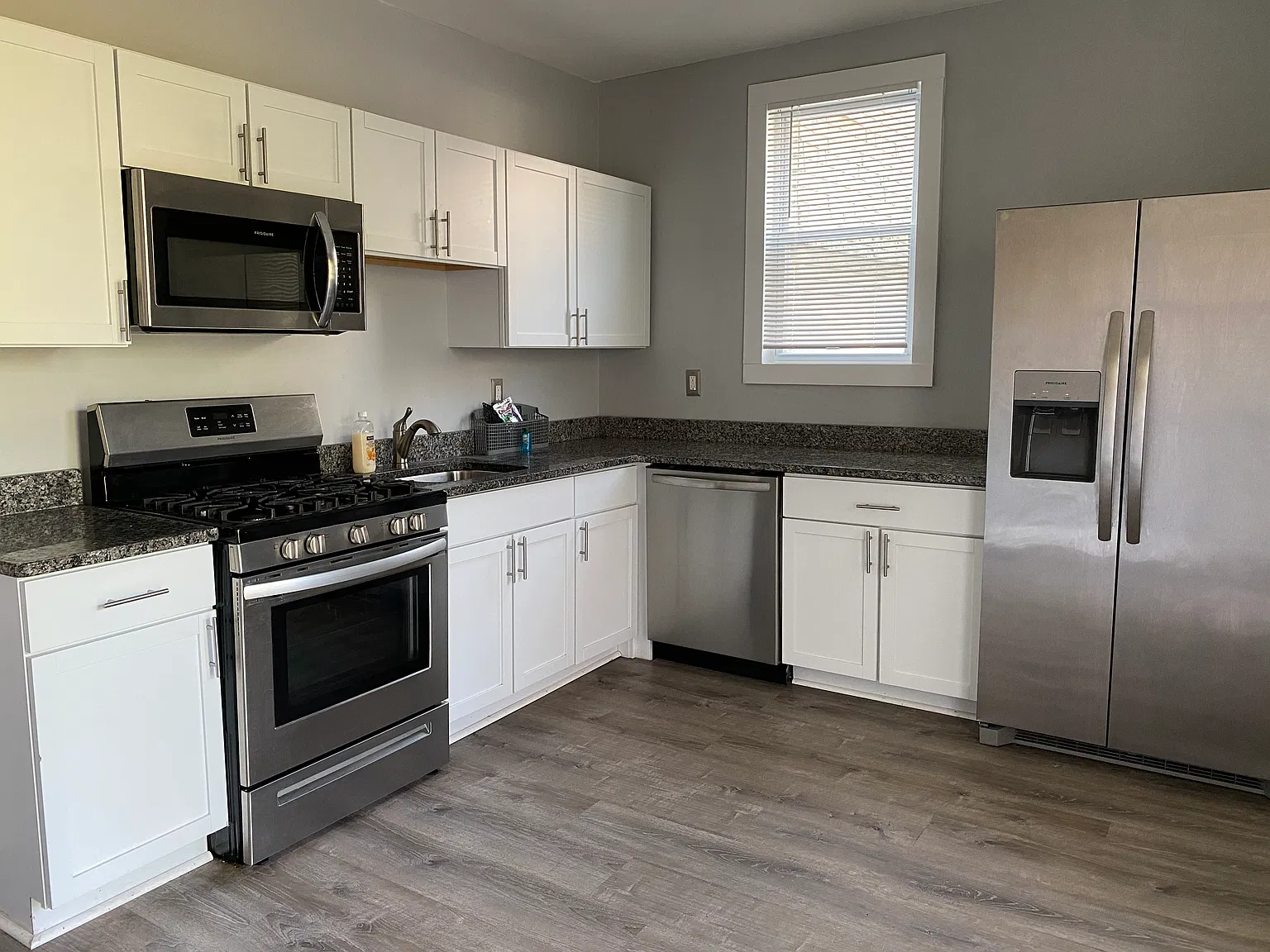3 bed, 2580 sqft, $2,325 — Photo 4