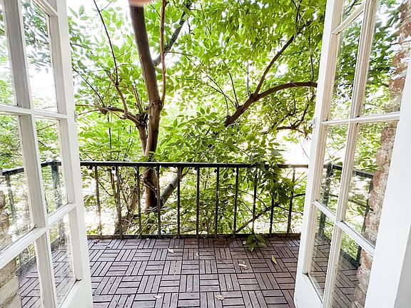 5th image of 620 S Ardmore Ave #12