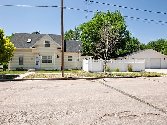 5th image of 204 Park St