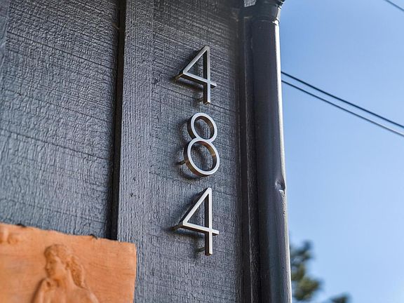 4th image of 484 Summit Avenue