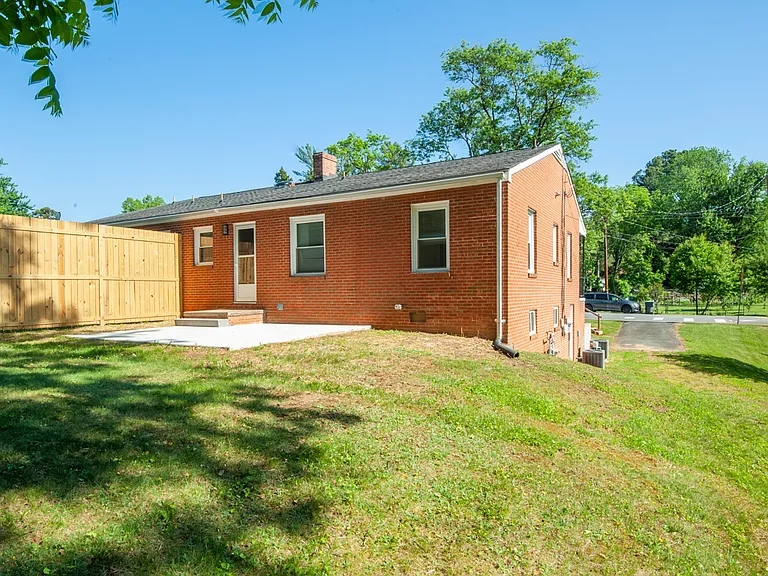 2218 Wayne Ave #A — Photo 9
