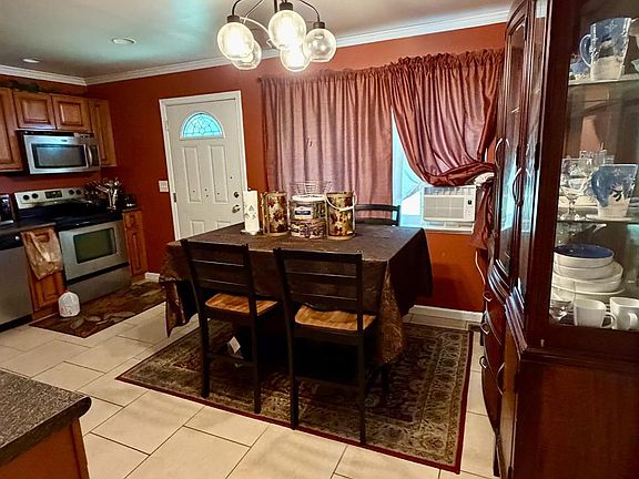 4th image of 11541 Folkstone Dr