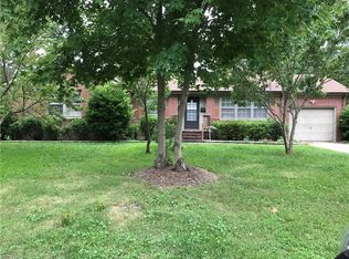 25 Huguenot Rd, Newport News, VA 23606