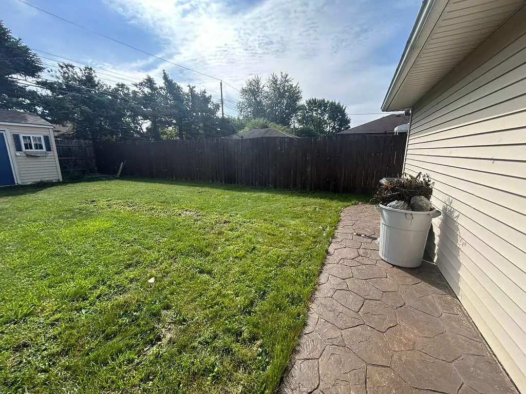 3 bed, 1.5 bath, 1351 sqft, $2,200 — Photo 4