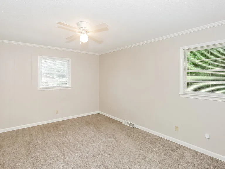 125 Pinevale Dr — Photo 8