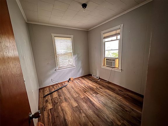 4th image of 409 Poplar Street