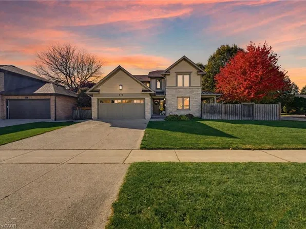 212 Stadacona Ave, Hamilton, ON L9G 4K1