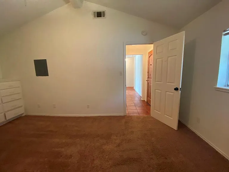 300 El Paso St — Photo 10