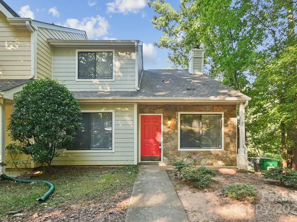 3909 N Course Dr, Charlotte, NC 28277