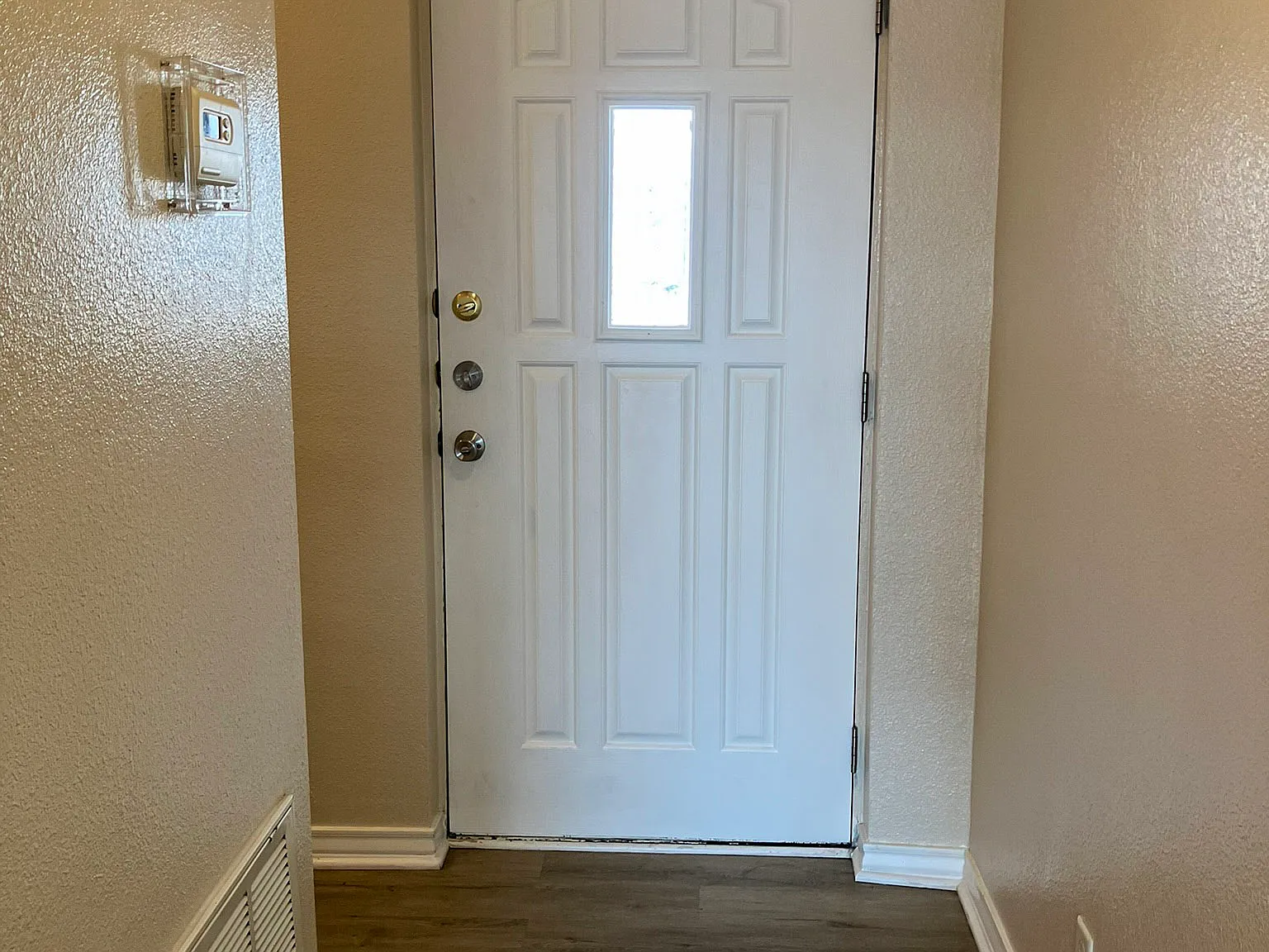 3 bed, 1236 sqft, $1,900 — Photo 4