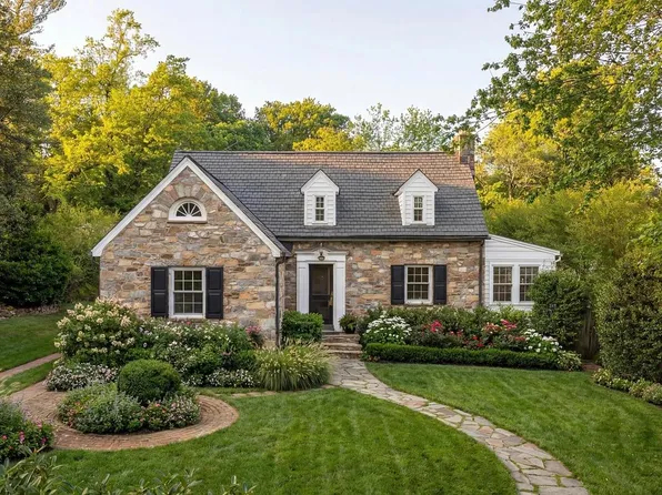 203 W Mason Ave, Alexandria, VA 22301