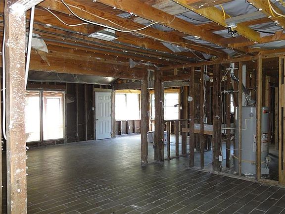 5th image of 222 Chariot Ln